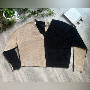 NIKKA K Black & Tan Contrast Colorblock Chenille Cropped V-neck Sweater. Size XL